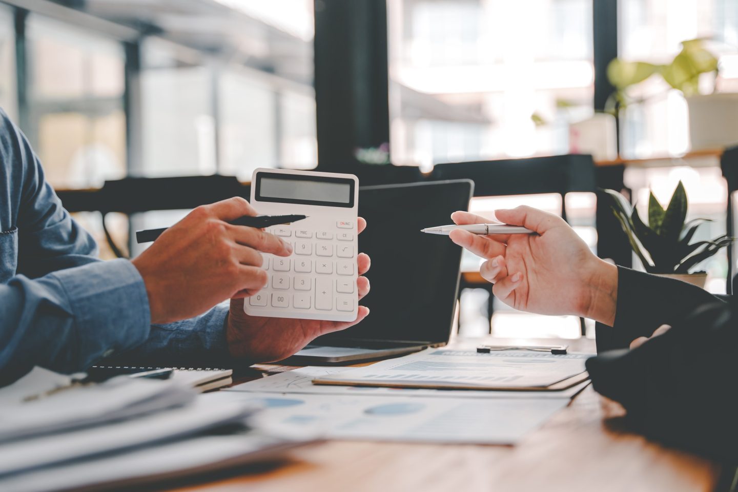 the-financiers-are-calculating-personal-taxes-for-their-customers-1-1-e1707125280462